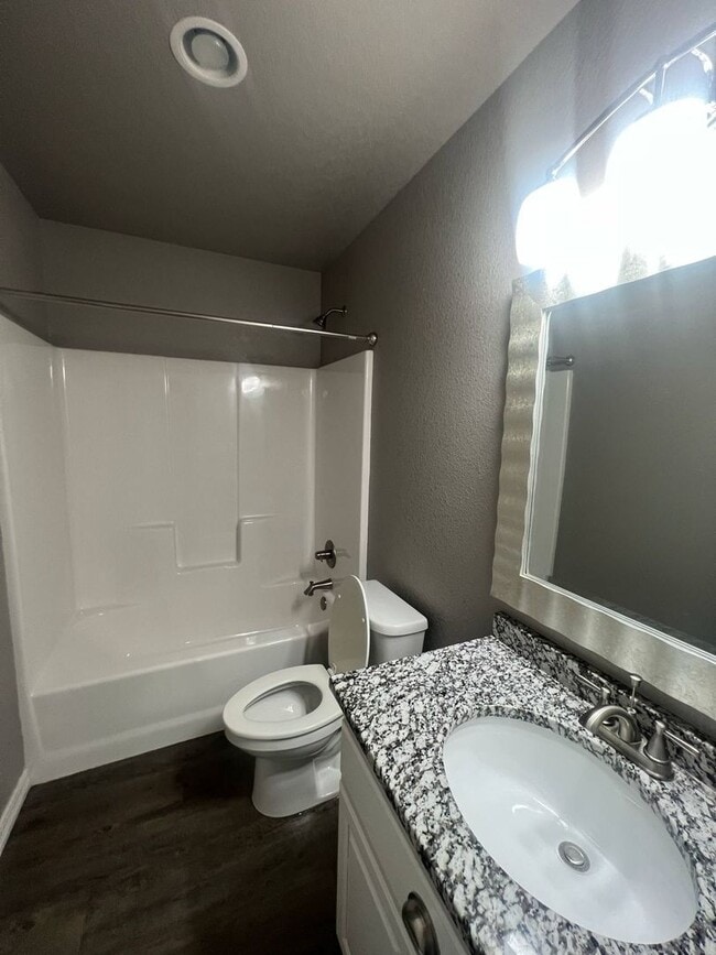 Building Photo - COMING SOON IN NEOSHO MO!!!  Beautiful 3 bedroom, 2 bathroom home in Neosho in adorable neighborh...