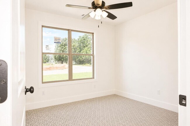 Building Photo - 5400 Lotus Street
