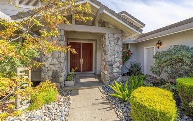 Building Photo - Private and Sizable 4BD/3BA Single Story Home in Livermore South, Easy Commute to 580 & 84!