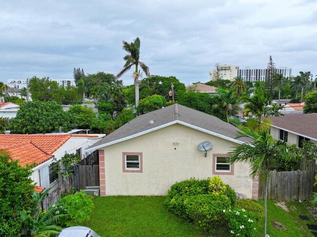 Building Photo - 1561 NE 109th St