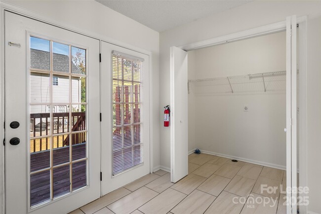 Building Photo - 608 Bethpage Rd