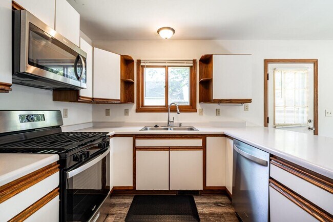 Building Photo - 1502-1504 S 101st St