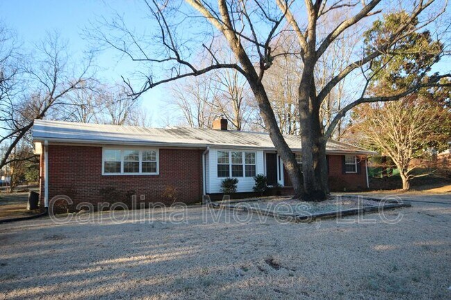 Building Photo - 16 Ashwood Ave