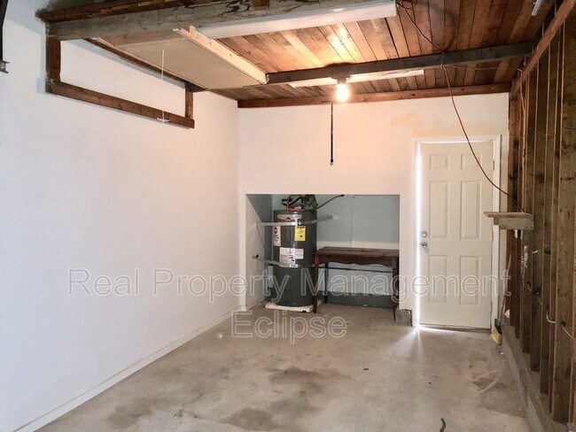 Building Photo - 902 28th St NE