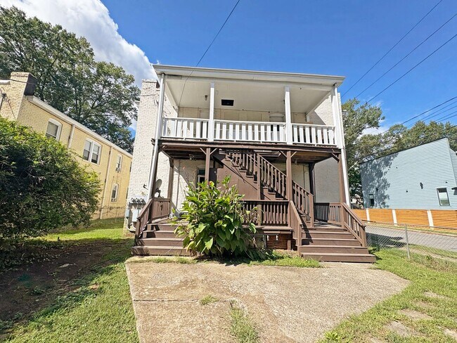 Building Photo - 3425 Carolina Ave