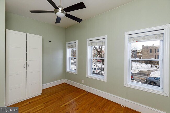 Building Photo - 809 Kentucky Ave SE