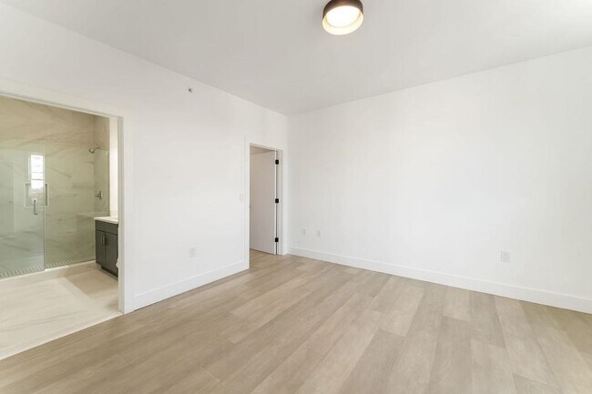 Building Photo - 43-45 W 32nd ST Unit 501