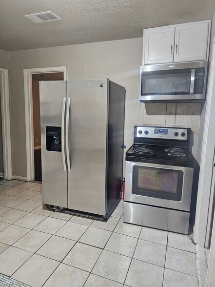 Building Photo - 3021 Sunbeam St