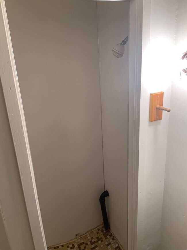 Building Photo - Great 1 Bedroom Apartment Near Downtown