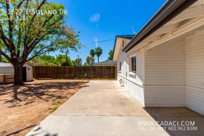 Building Photo - 1627 E Solano Dr