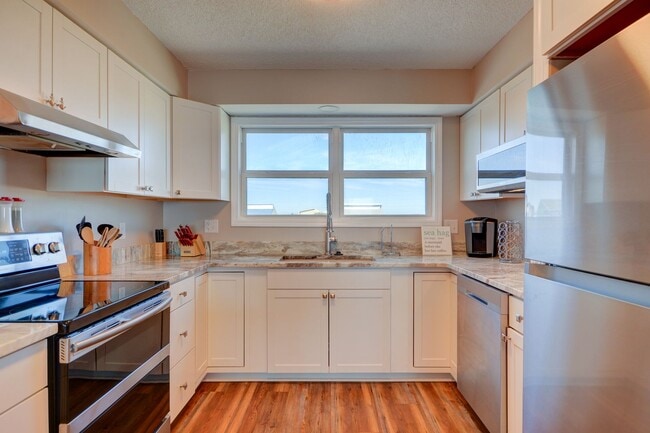 Building Photo - UNBELIEVEABLE VIEWS - Ocean Front OFF SEAS...