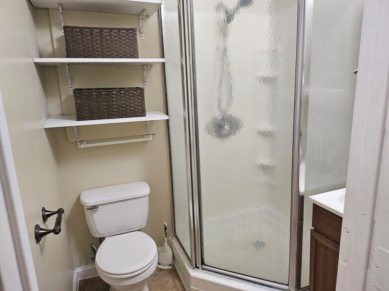 3 pc bath - 24036 Gemwood Dr