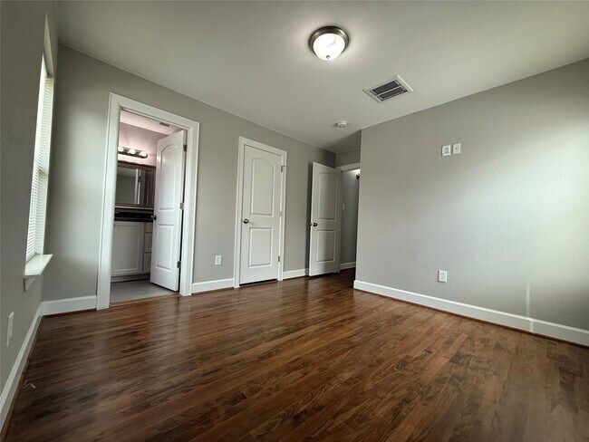 Building Photo - 1146 Majestic St