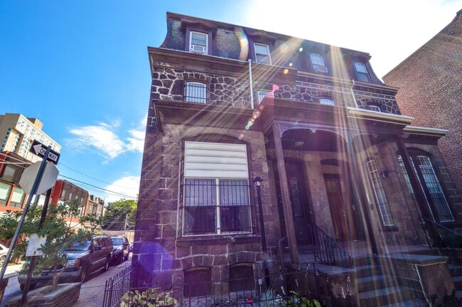 Building Photo - 301 S 40th St