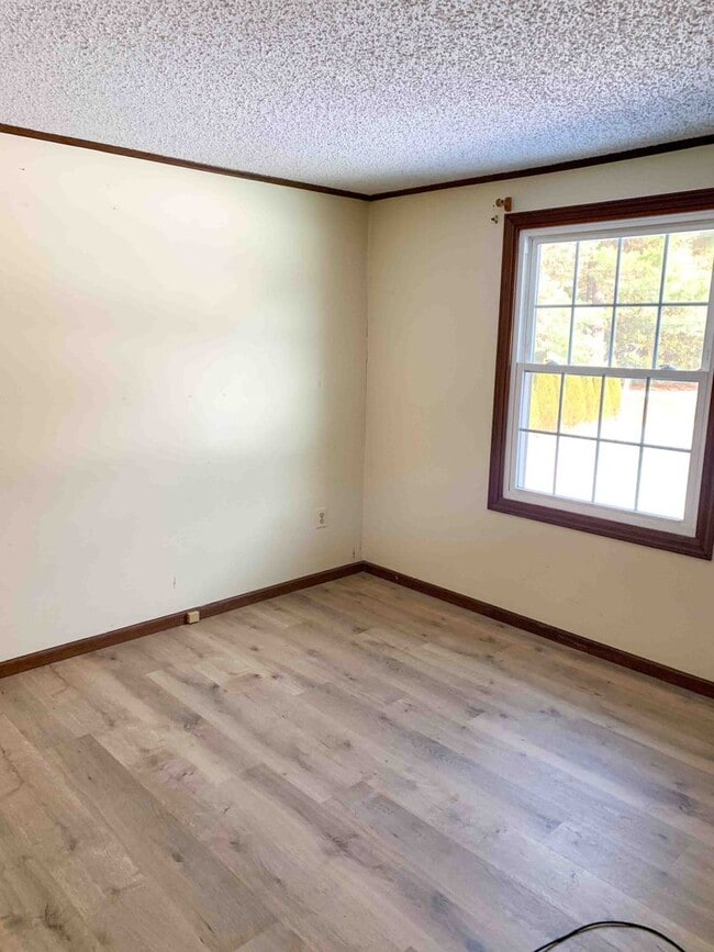 Building Photo - 3 Bedroom Ranch Available for Rent March 1st