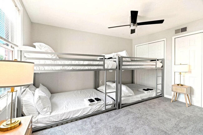 Building Photo - 128 Bainbridge St