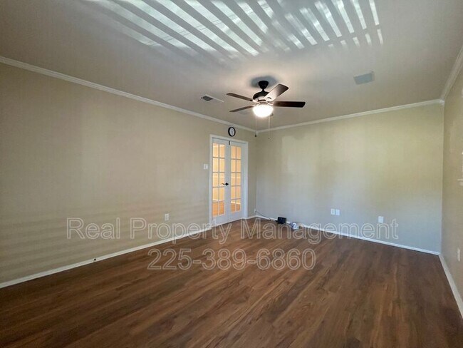 Building Photo - 9536 Bermuda Ave