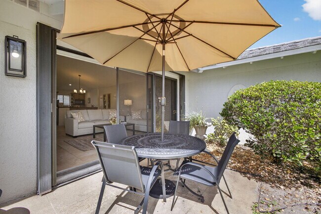 Building Photo - 119 Club Dr