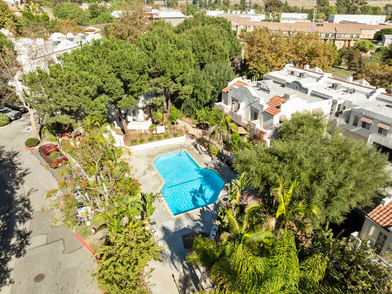 Building Photo - 12411 Osborne St