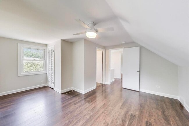 Building Photo - 950 N Haddow Ave