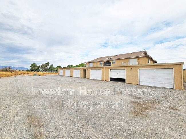 Building Photo - 2321 E Calvada Blvd