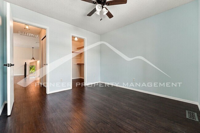 Building Photo - 9603 Laredo St