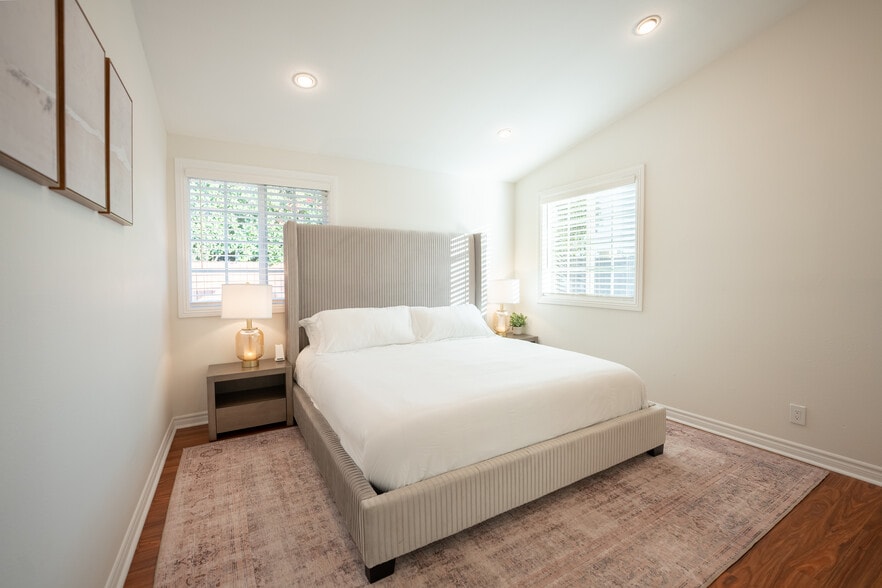 Master bedroom w King size bed. Mattress: Temper Pedic - amazing night sleep - 9962 Pacific Ave
