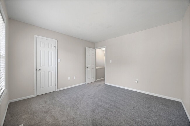 Building Photo - "Charming 2-Bed Townhome with Modern Comforts in Fort Mill – Your Cozy Retreat Awaits!"