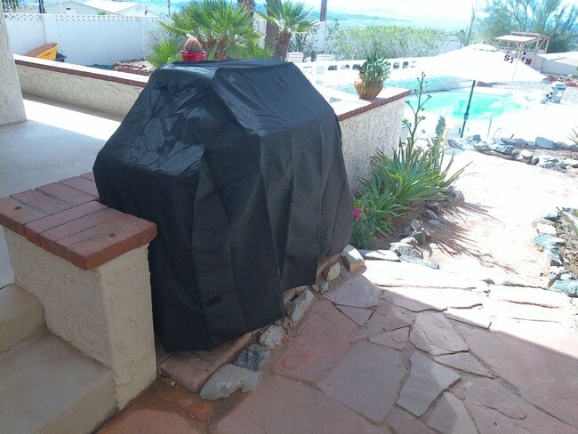 Building Photo - Entertainers Delight Beautiful Pool home Available May 12 to Sept 15, 2026