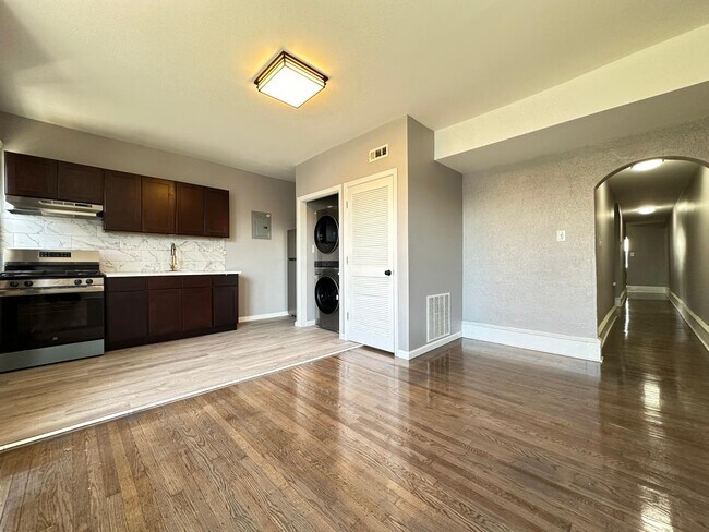 Building Photo - 114 S 54th St