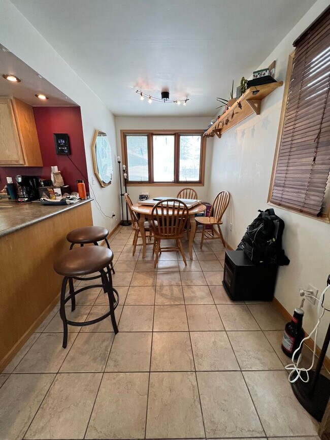 Building Photo - 1318 N 19th Ave E