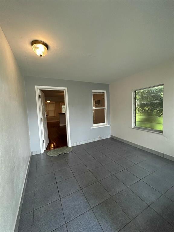 Building Photo - 710 NE 16th St