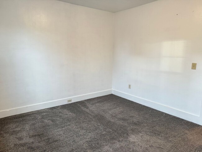 Building Photo - 3 Bedroom, 2 Bath Home in Manheim - Fenced...