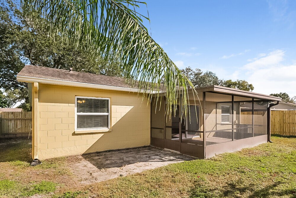 Building Photo - 908 Pine Ridge Cir E