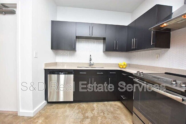 Building Photo - 5008 S MacDill Ave