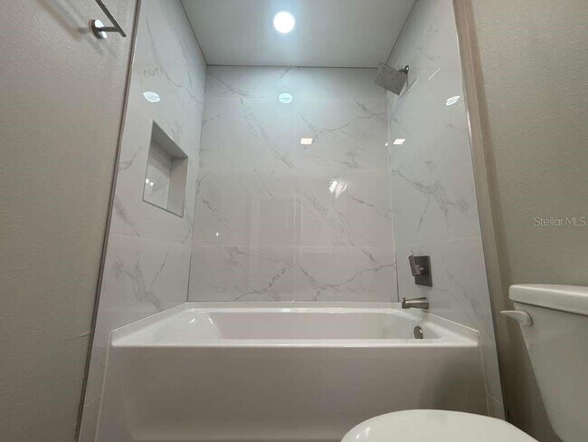 Building Photo - 1884 W Quaker Ln