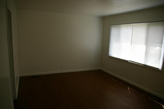 Building Photo - 2849 Eagledale Dr