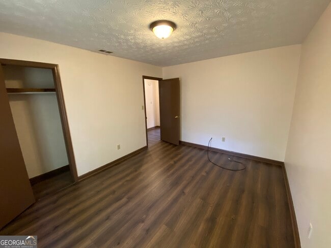 Building Photo - 129 Tanglewood Dr