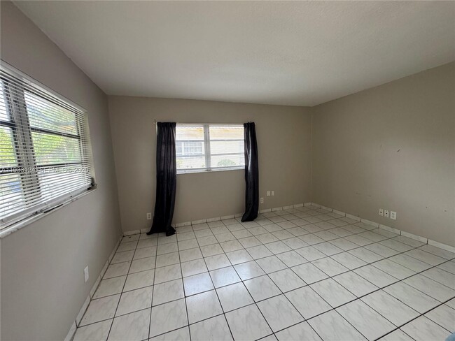 Building Photo - 7515 NW 44th Ct