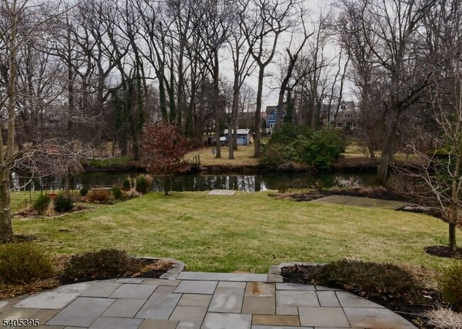 Building Photo - 12 Central Ave