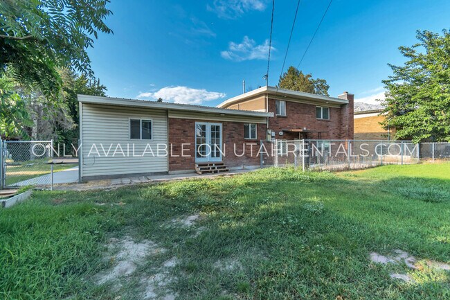 Building Photo - 1075 W 860 N