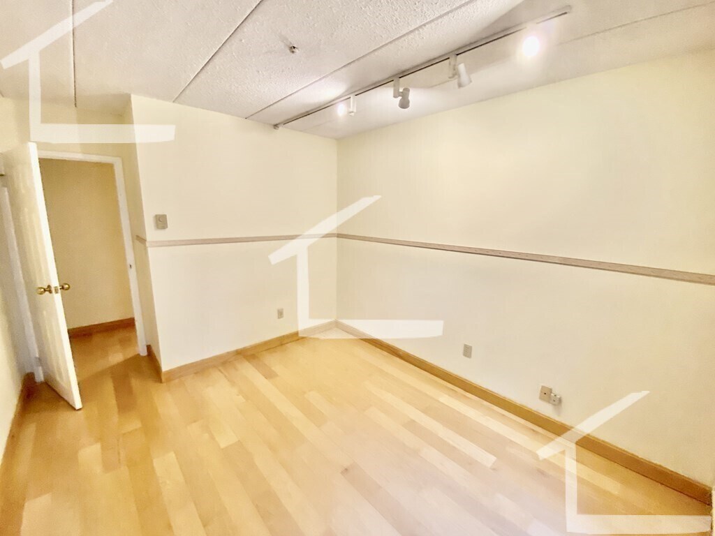 Building Photo - 150 Pleasant St