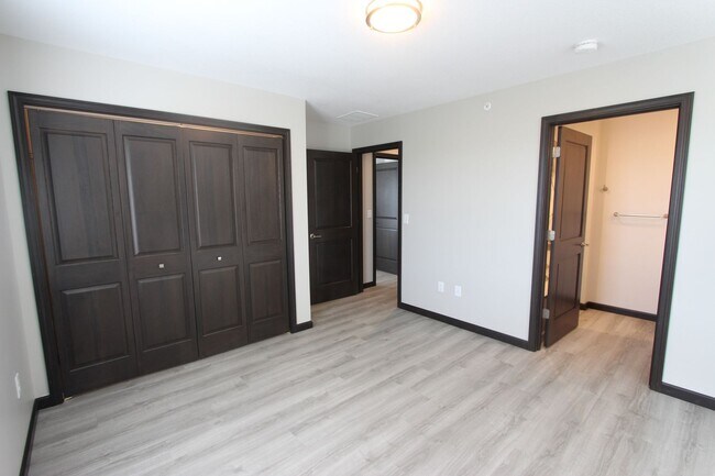 Building Photo - New! Beautiful 2 Bed, 2 Bath Apartment in ...