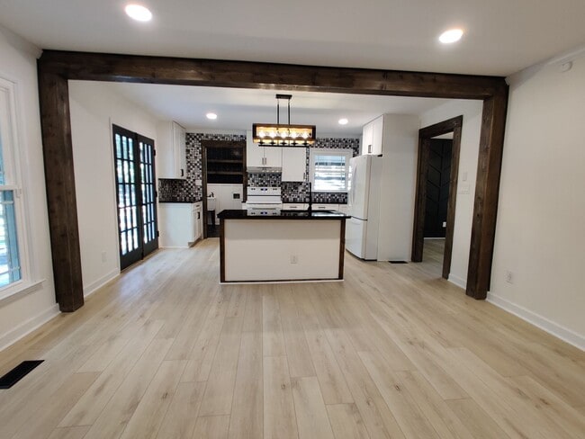 Building Photo - Renovated 3 Bedroom Home in Oakdale
