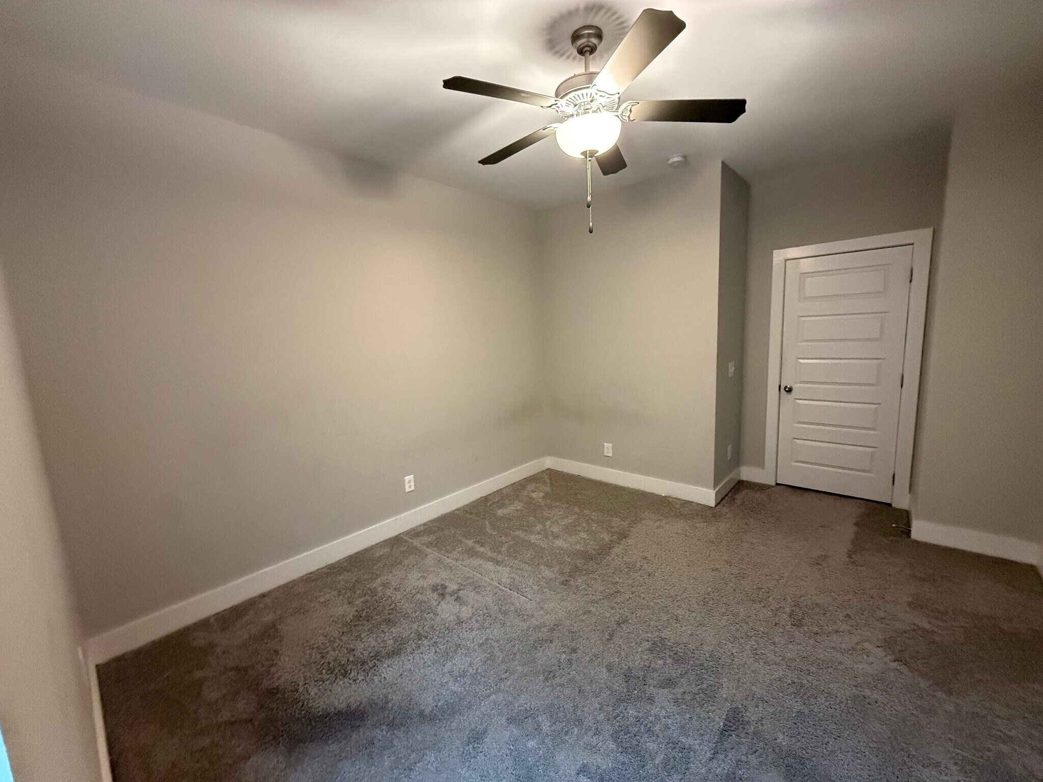 Building Photo - 630 Village Dr