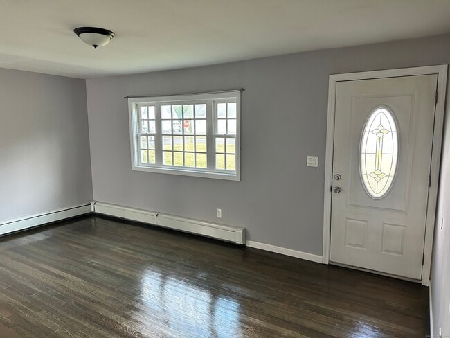 Building Photo - 484 Meriden Ave