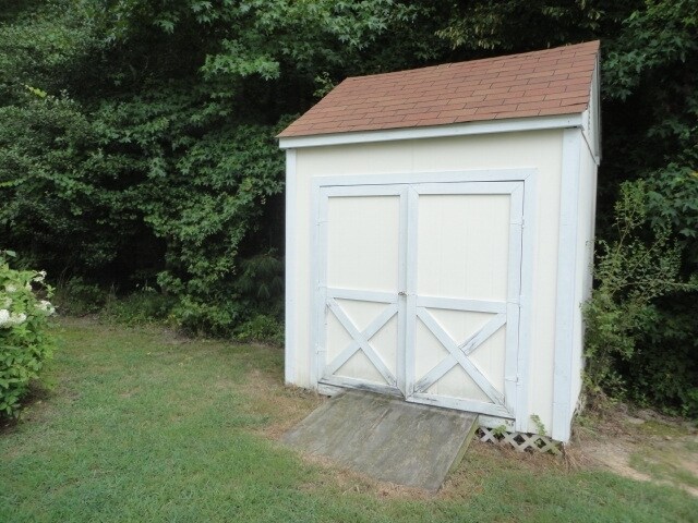 Building Photo - 3700 Cashew Dr