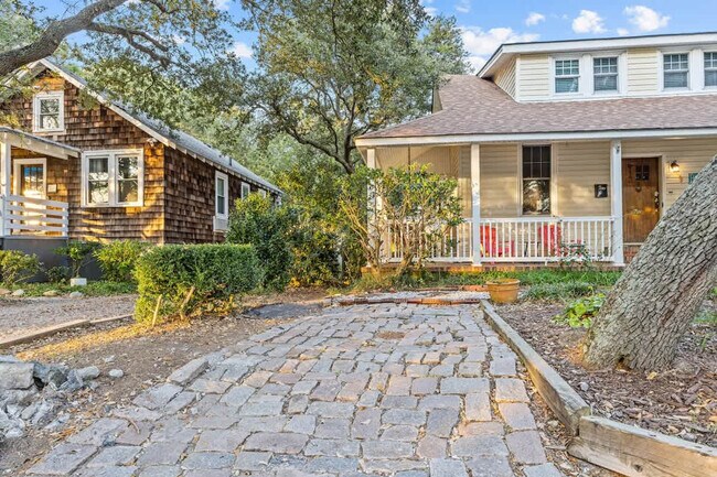 Building Photo - 912 Little Bay Ave