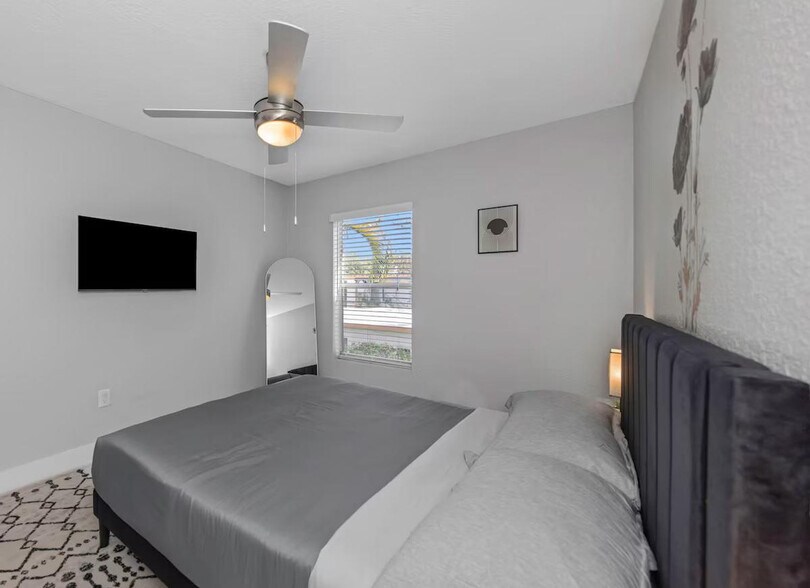 Building Photo - 4311 W Cleveland St