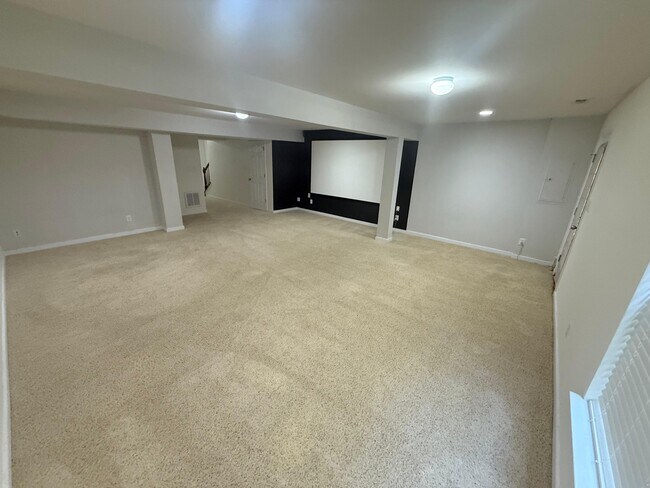 Building Photo - 446 Kingscote Ln